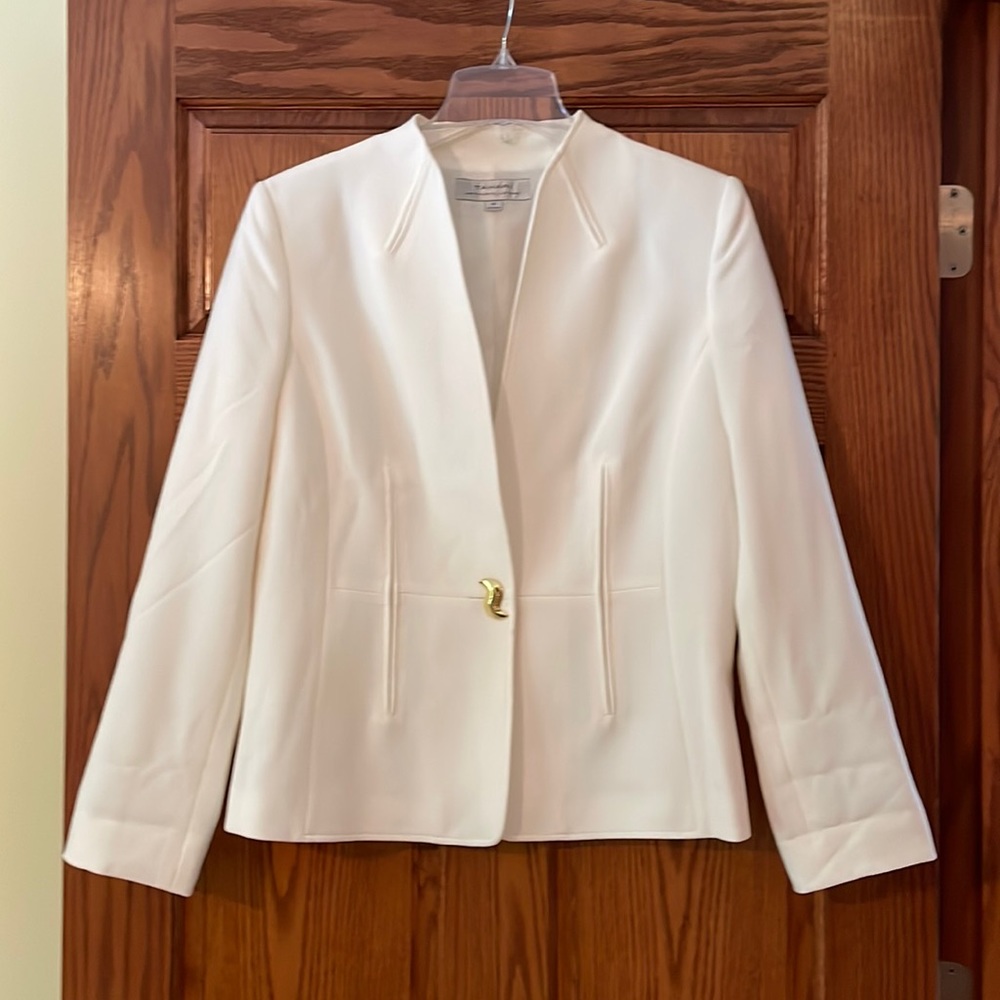 Tahari cream colored blazer